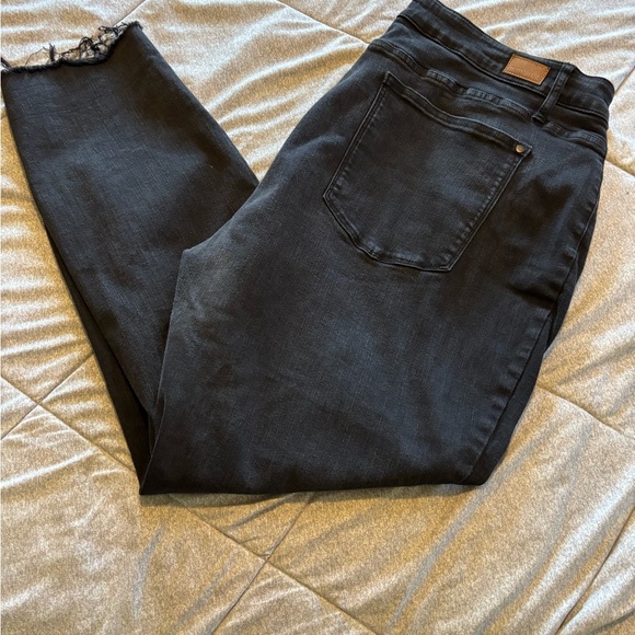 Judy‎ Blue Women's 24W Black Slim Fit Raw Hem Distressed Denim Jeans - Picture 1 of 6